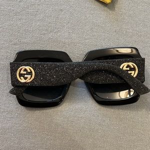 Gucci GG0102S Sunglasses Black glitter. Authentic. Great condition